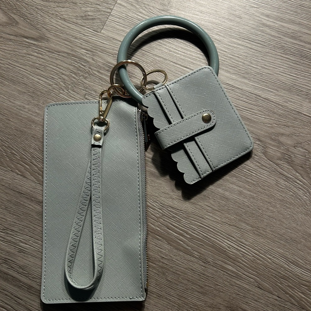 Elegant Gray Wristlet and Cardholder Set